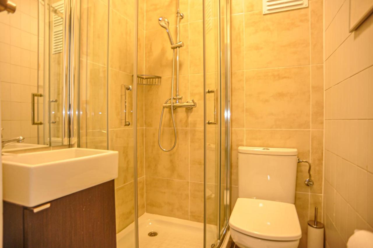 Guesthouse Marques De Pombal - 8 Bedroom Apartment Lisbona Esterno foto