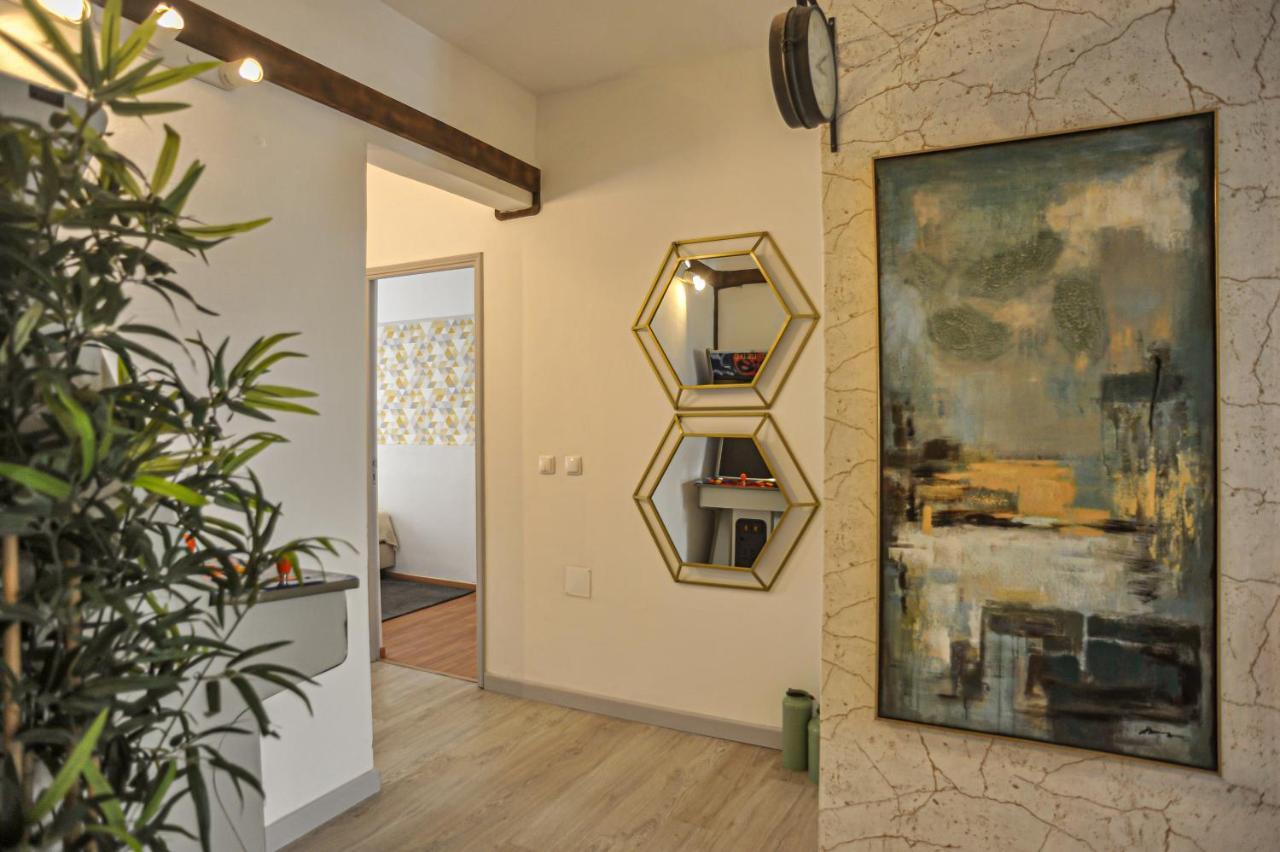 Guesthouse Marques De Pombal - 8 Bedroom Apartment Lisbona Esterno foto