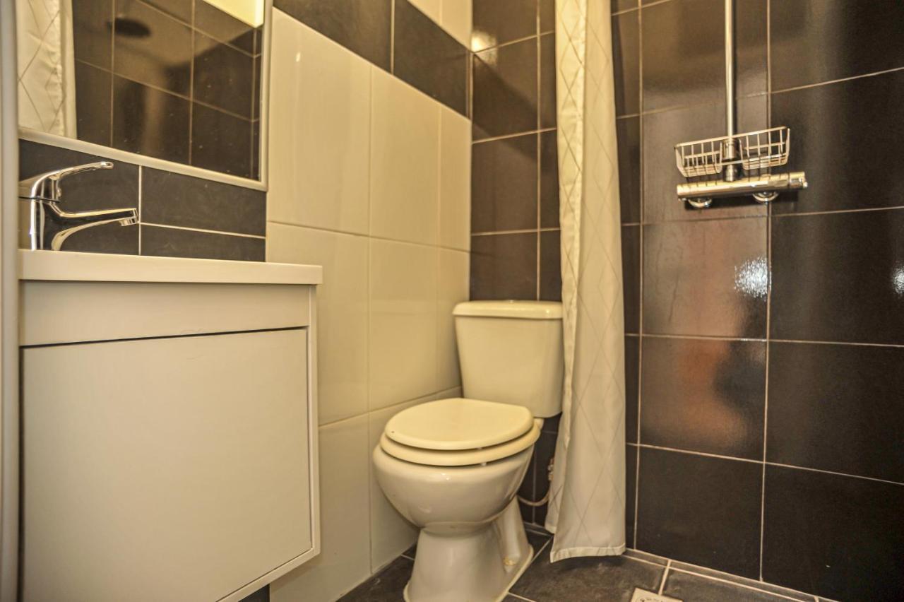 Guesthouse Marques De Pombal - 8 Bedroom Apartment Lisbona Esterno foto