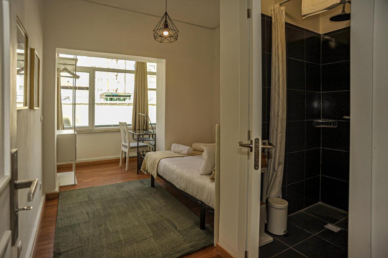 Guesthouse Marques De Pombal - 8 Bedroom Apartment Lisbona Esterno foto