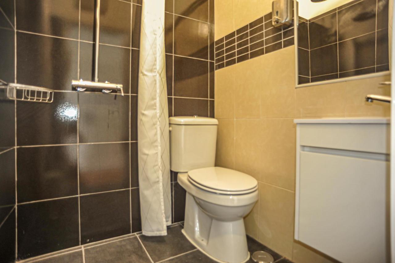 Guesthouse Marques De Pombal - 8 Bedroom Apartment Lisbona Esterno foto