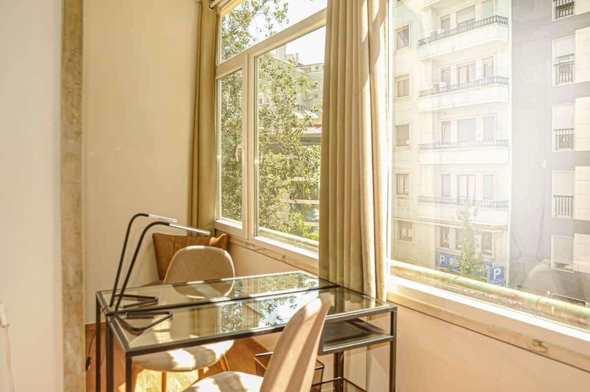 Guesthouse Marques De Pombal - 8 Bedroom Apartment Lisbona Esterno foto