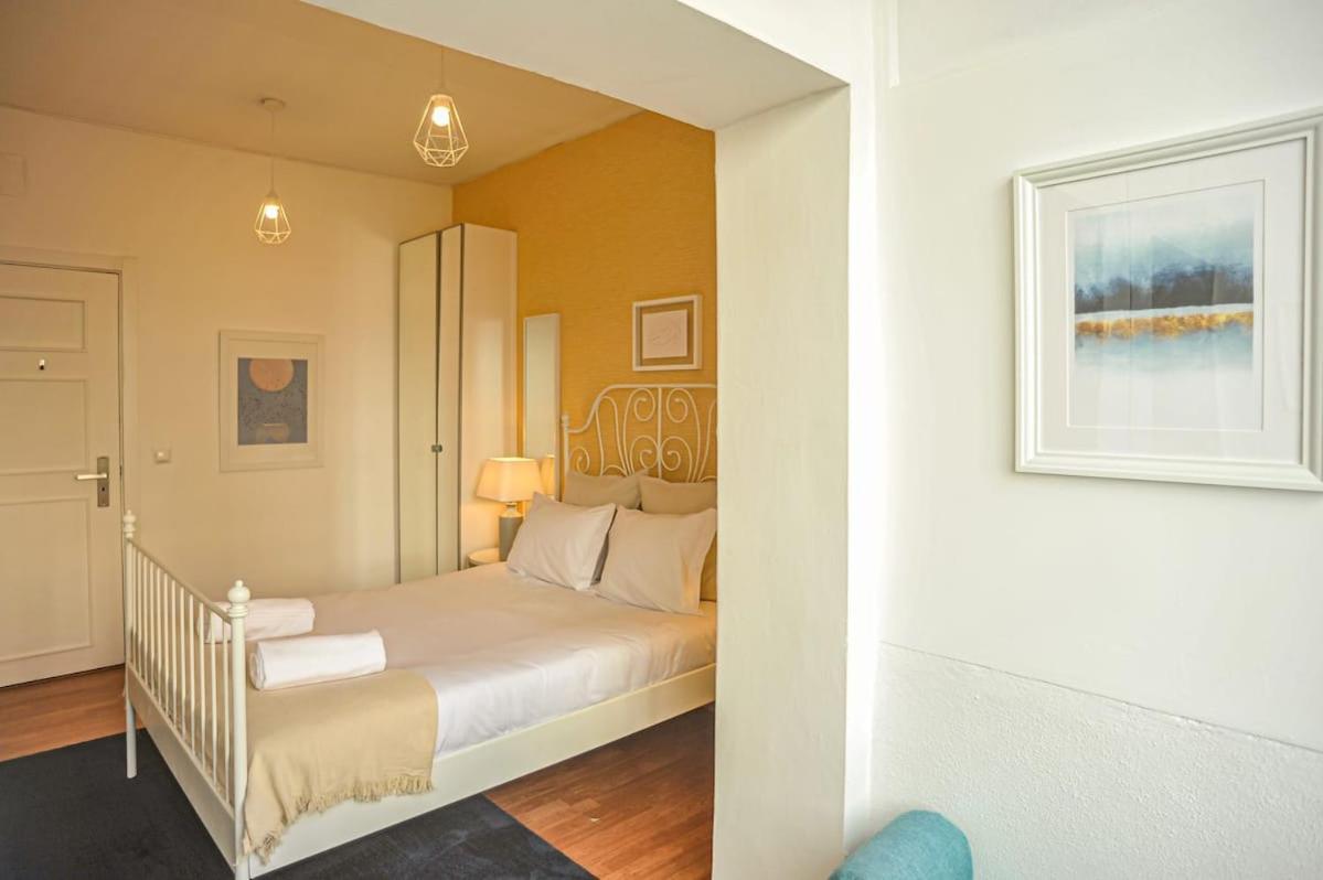 Guesthouse Marques De Pombal - 8 Bedroom Apartment Lisbona Esterno foto