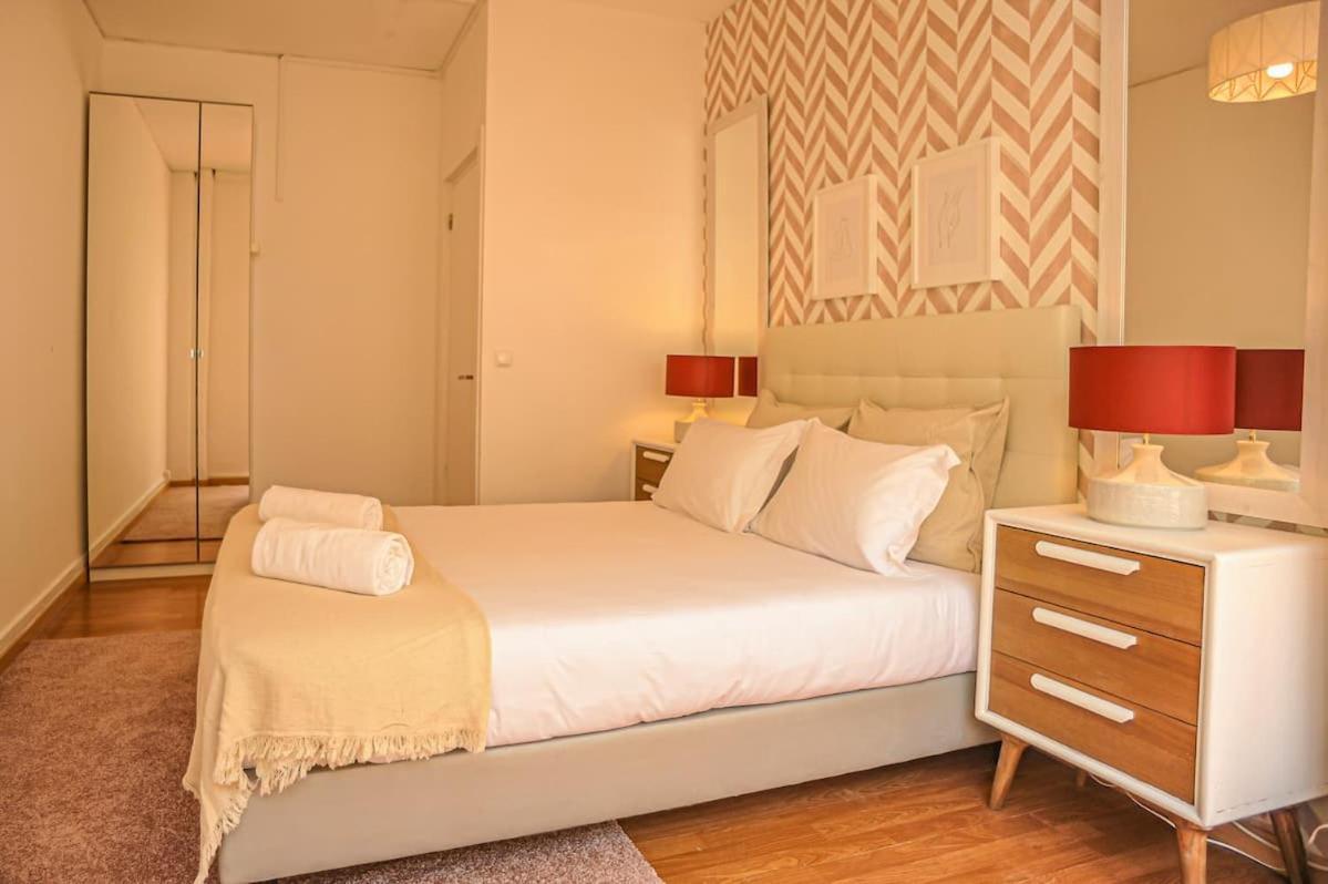 Guesthouse Marques De Pombal - 8 Bedroom Apartment Lisbona Esterno foto
