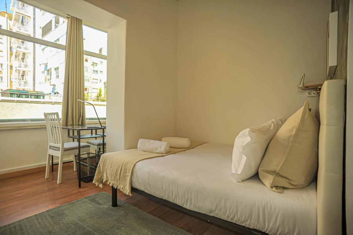 Guesthouse Marques De Pombal - 8 Bedroom Apartment Lisbona Esterno foto