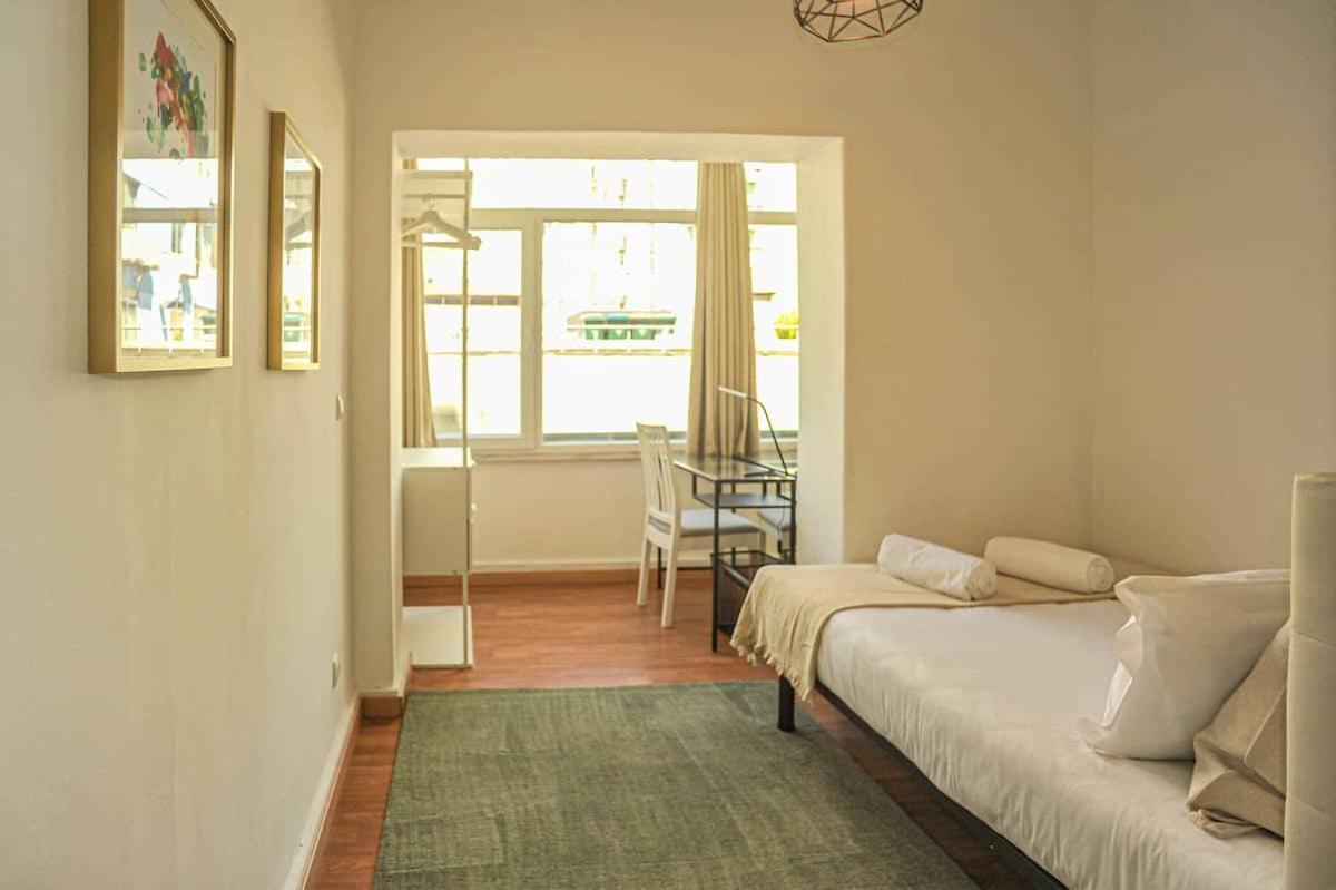 Guesthouse Marques De Pombal - 8 Bedroom Apartment Lisbona Esterno foto