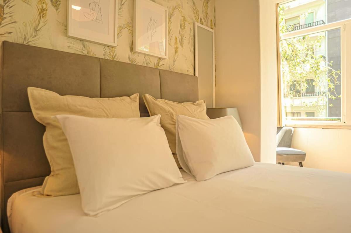 Guesthouse Marques De Pombal - 8 Bedroom Apartment Lisbona Esterno foto
