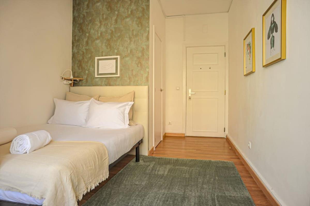 Guesthouse Marques De Pombal - 8 Bedroom Apartment Lisbona Esterno foto