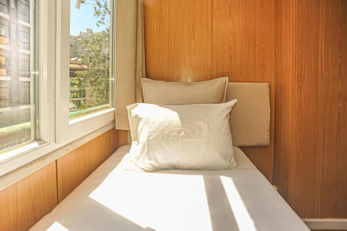 Guesthouse Marques De Pombal - 8 Bedroom Apartment Lisbona Esterno foto