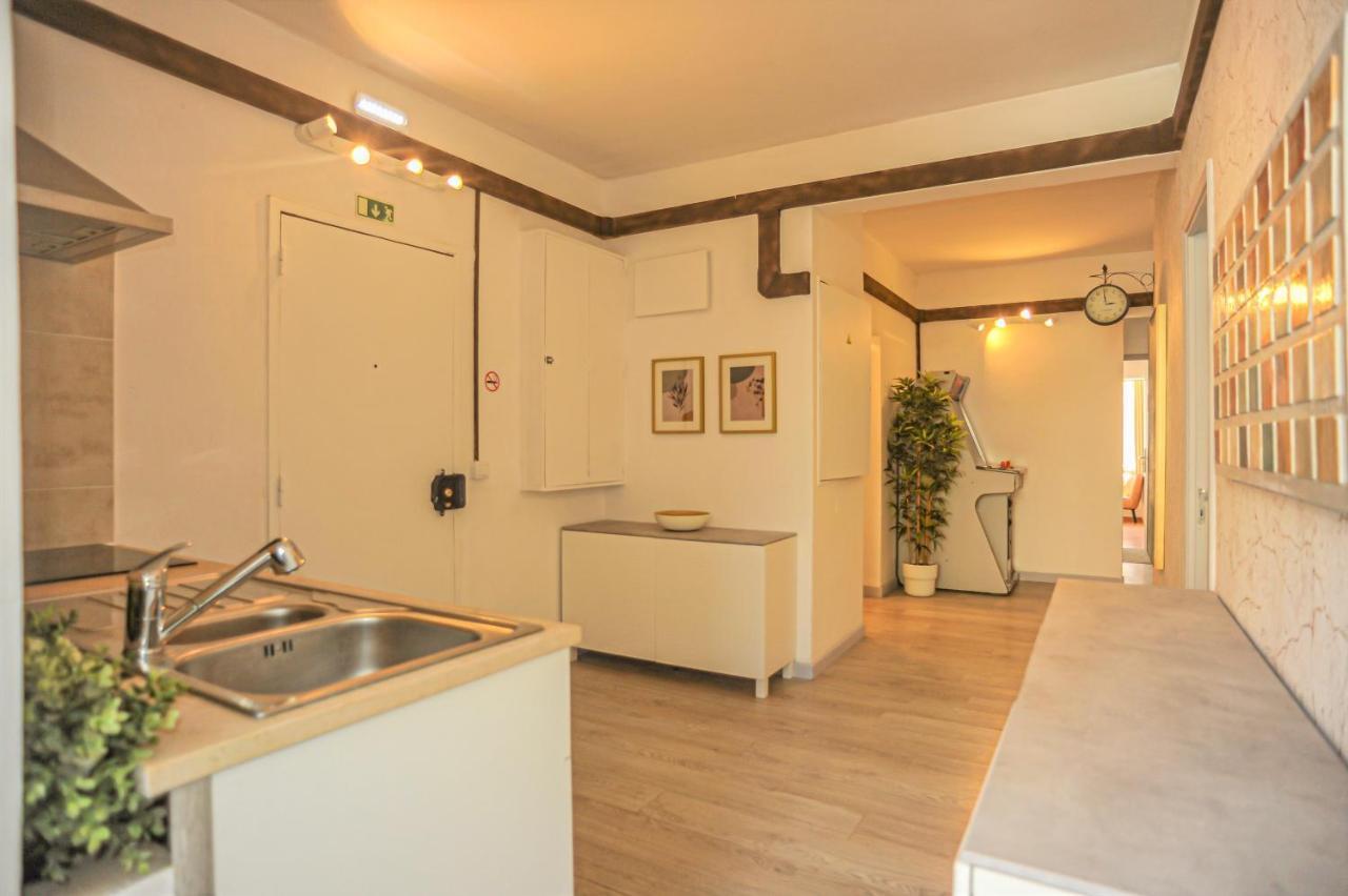 Guesthouse Marques De Pombal - 8 Bedroom Apartment Lisbona Esterno foto
